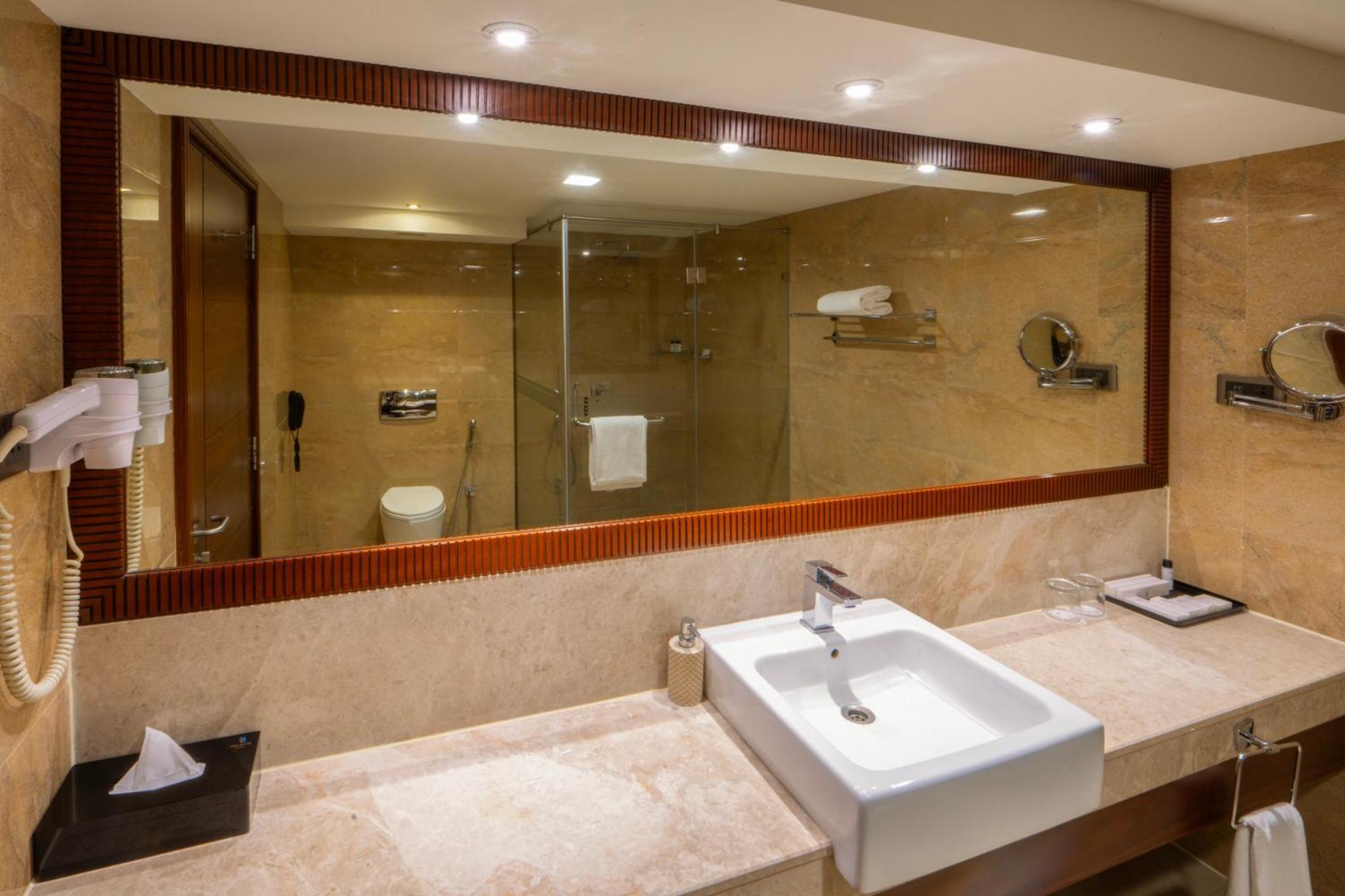 Отель The Raviz Calicut Экстерьер фото